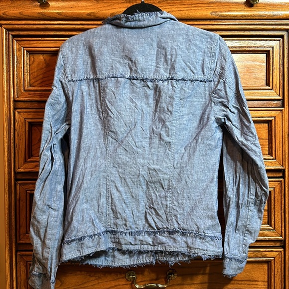 Carre Noir Linen Button Front Shirt - Picture 6 of 7